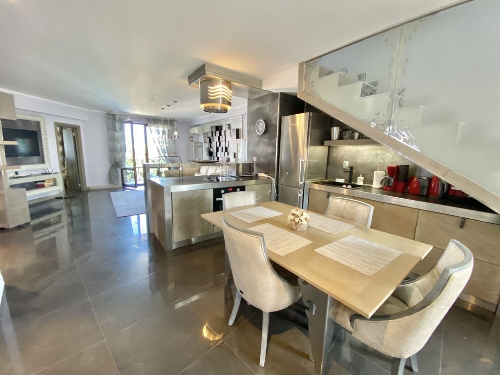 Уникальная двухуровневая квартира в комплексе премиум-класса в городе Несебр