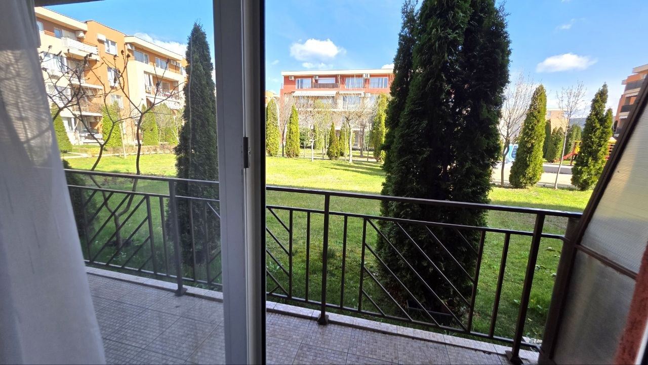 Практичная и уютная студия в Солнечном Берегу – уют и спокойствие с видом на бассейн