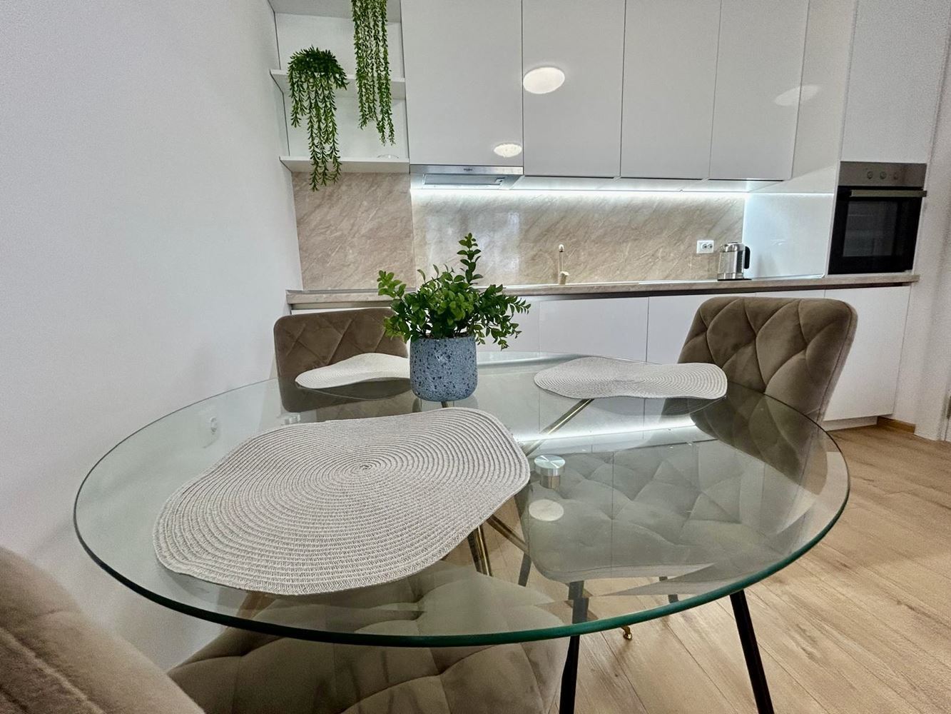 Двухкомнатный оазис в новом роскошном комплексе в Солнечном Береге – с видом на бассейн