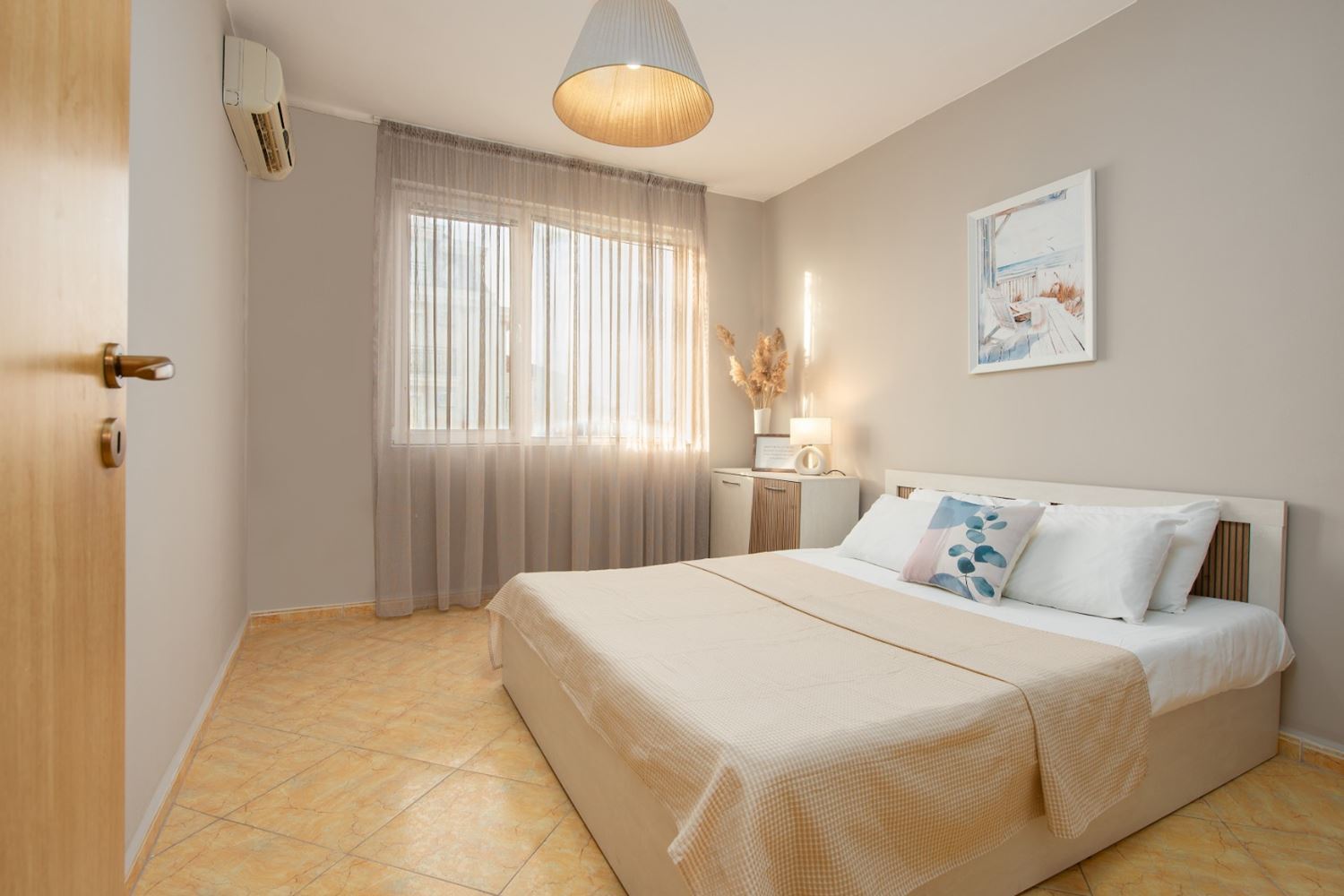 Стильно отремонтированная квартира с двумя спальнями в ухоженном комплексе в Солнечном Береге – комфорт, спокойствие и отличное расположение