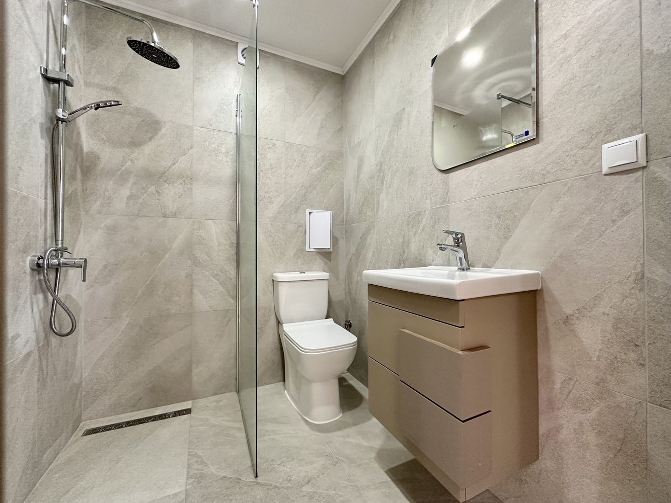 Уютная квартира с одной спальней с видом на бассейн и зелёные зоны в Солнечном Береге – готова к использованию