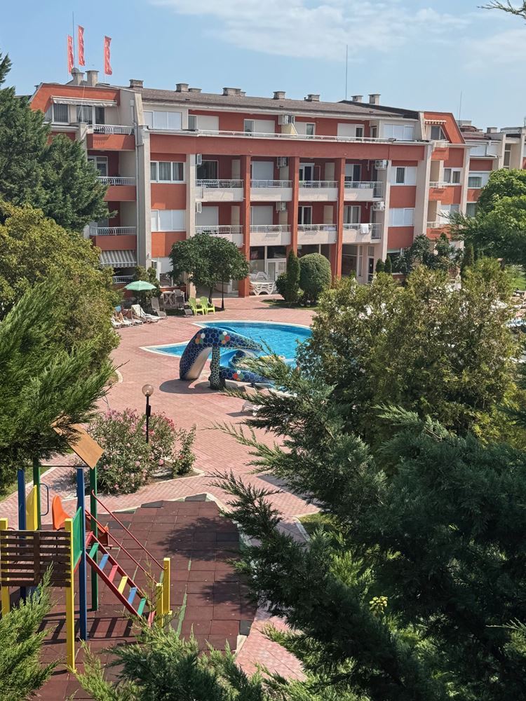 Просторная студия с видом на бассейн в Солнечном Береге – бытовой тариф на электроэнергию и отличная инфраструктура