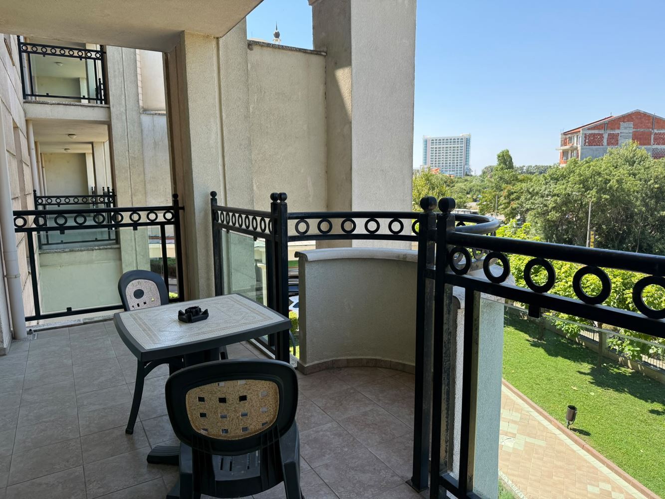 Просторный апартамент с одной спальней на первой линии в Поморие