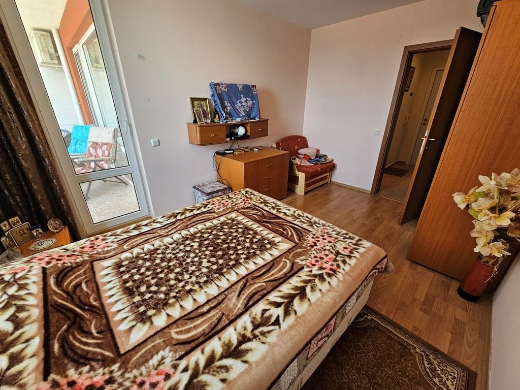 Свети Влас, первая линия моря – панорамная квартира с одной спальней с видом на море из каждой комнаты