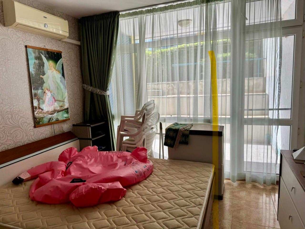 Просторная квартира с одной спальней и дополнительной спальной зоной в Солнечном Береге – 200 м от пляжа