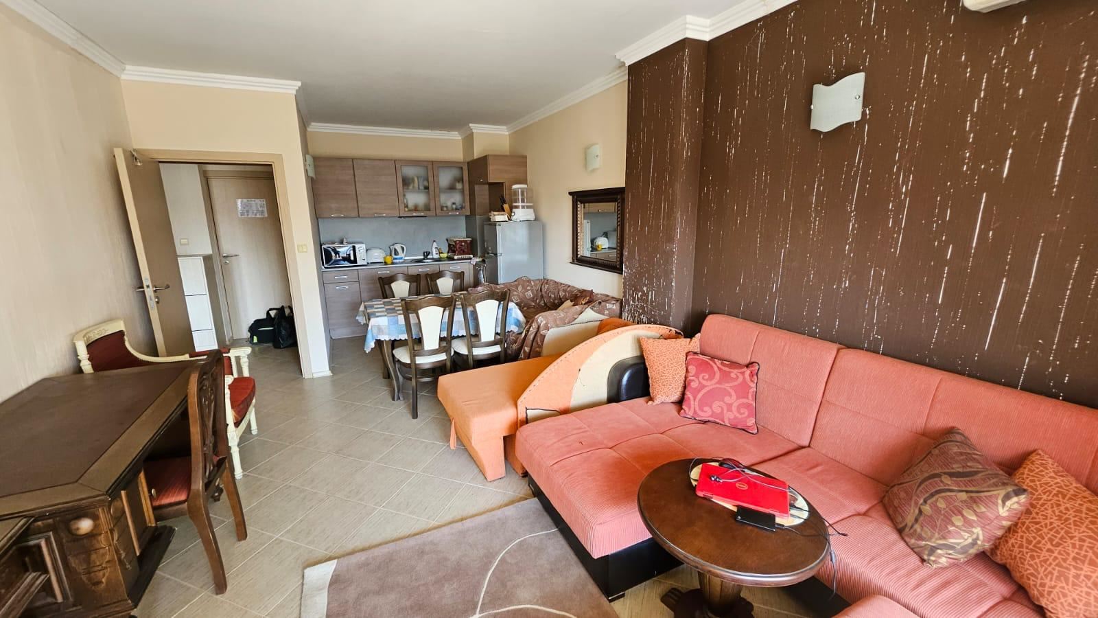 Просторная квартира с одной спальней на первой линии моря в Царево с полной меблировкой