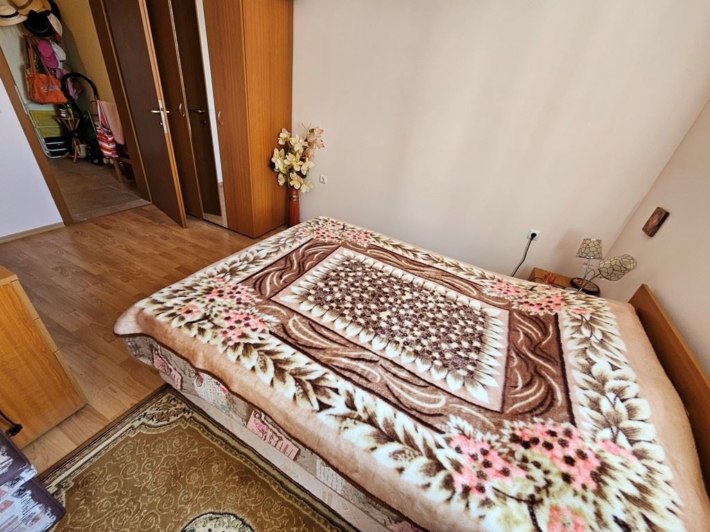 Свети Влас, первая линия моря – панорамная квартира с одной спальней с видом на море из каждой комнаты