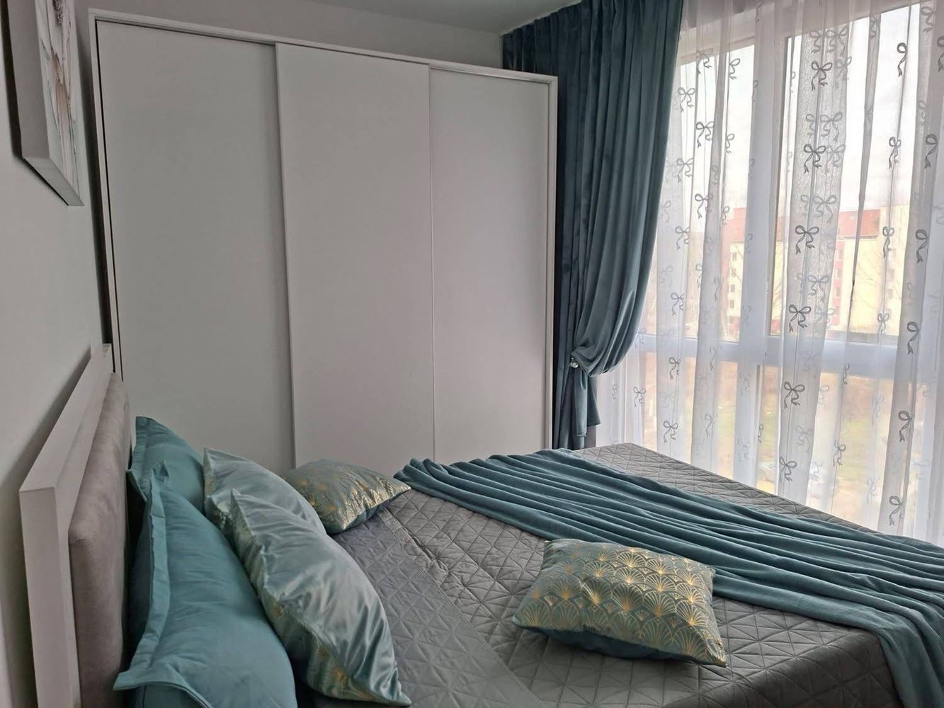 Стильная двухкомнатная квартира с низкой таксой обслуживания в Солнечном Береге – комфорт, безопасность и отличная инвестиция у моря