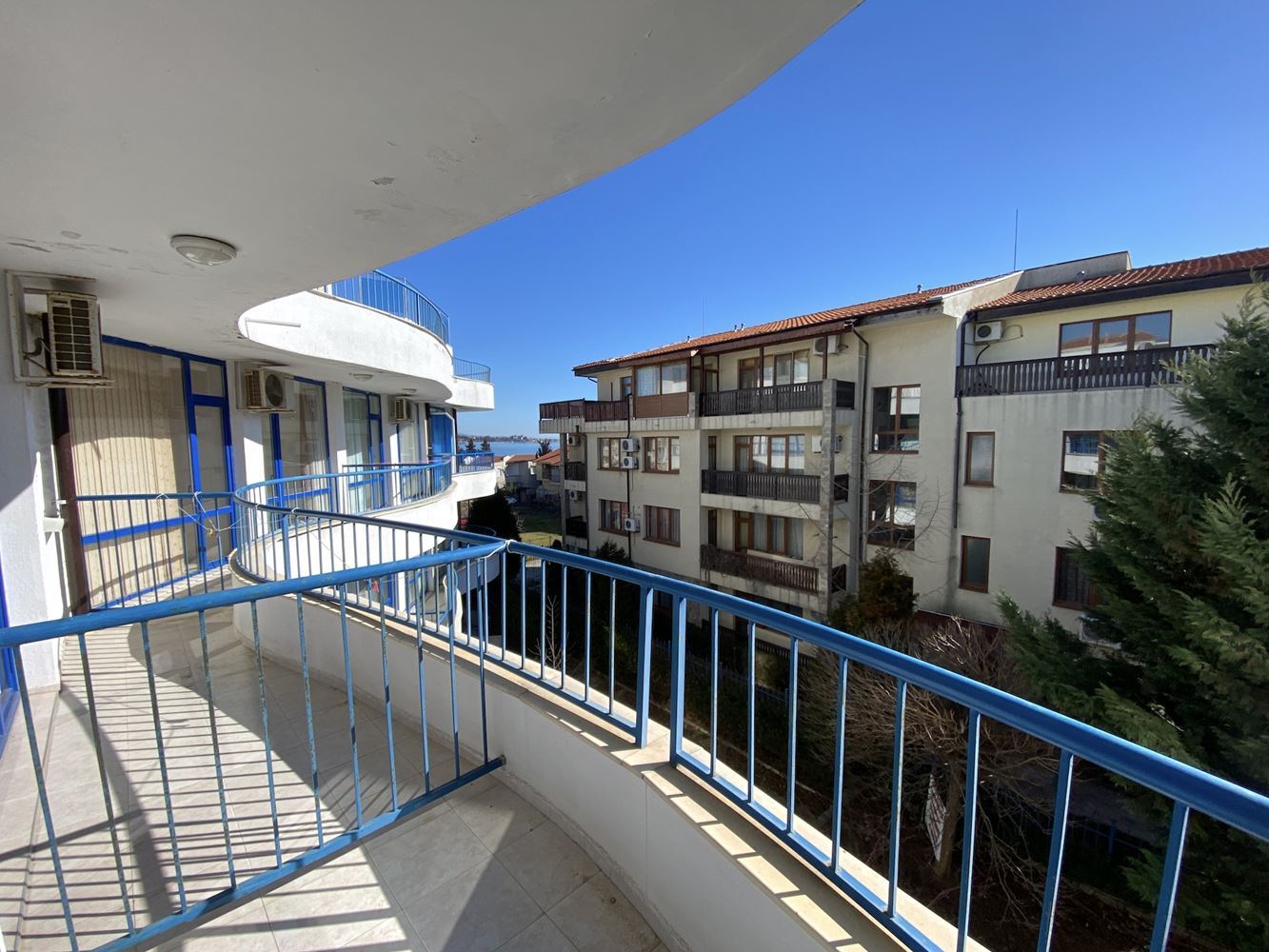 Однокомнатная квартира с видом на море в интересном комплексе