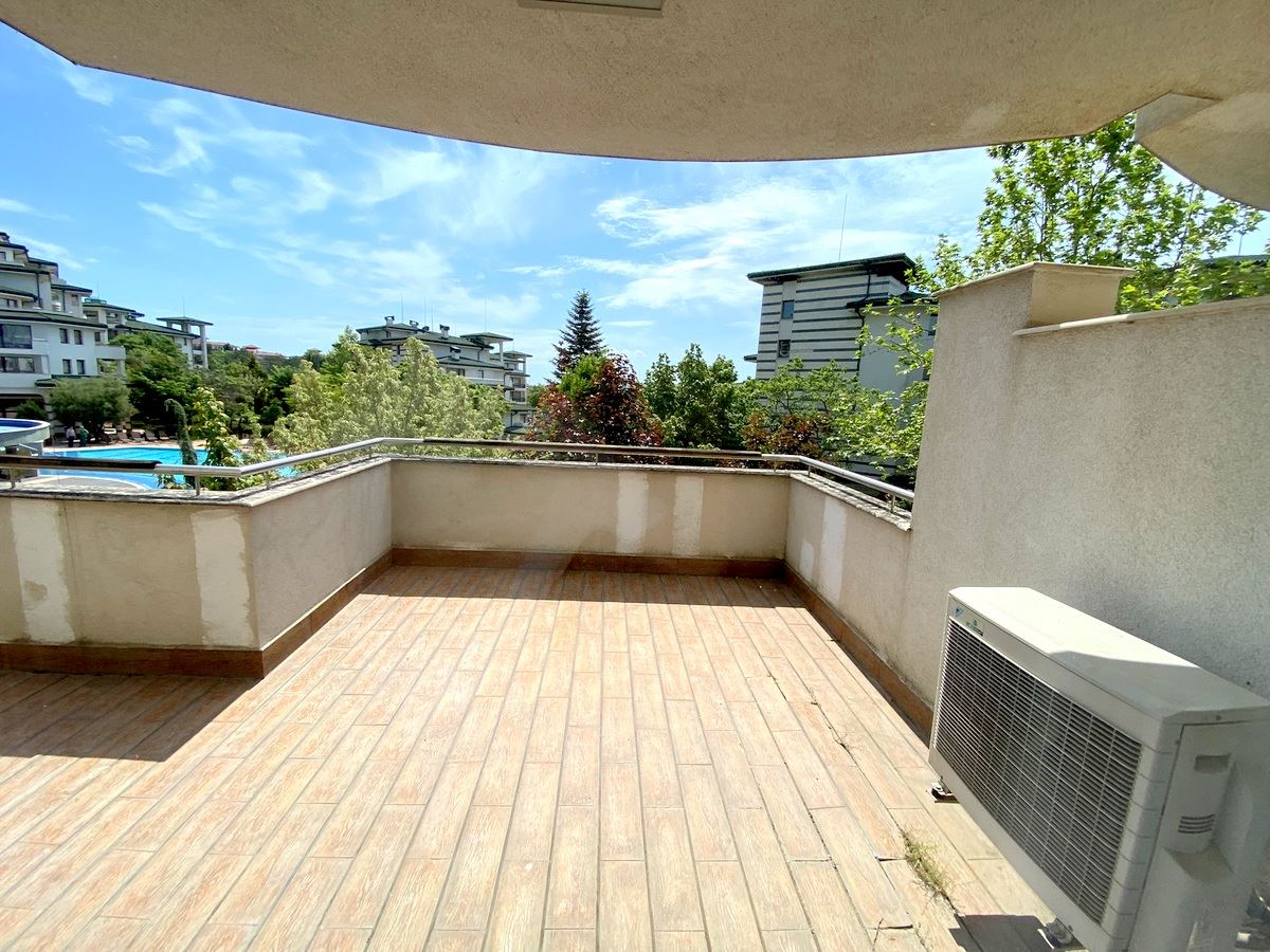 Двухкомнатная квартира  на первой линии моря в Равде – роскошь, природа и впечатляющий вид на бассейн