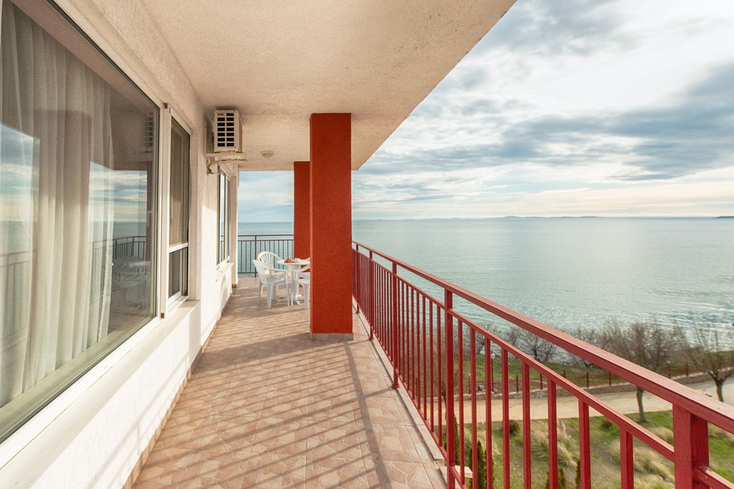 Стильный апартамент с двумя спальнями на первой линии с прямым видом на море в Святом Власе – простор, роскошь и полный комфорт