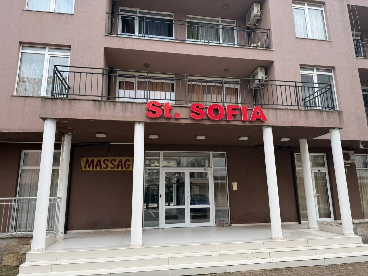 Квартира с одной спальней в Солнечном Береге с отличными удобствами и близостью к пляжу