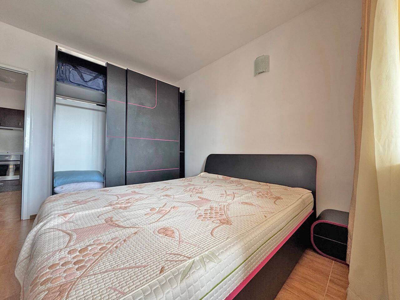 Уют и практичность – двухкомнатная квартира (с одной спальней) в комплексе на Солнечном берегу