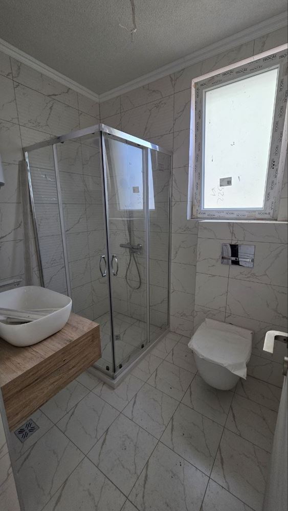 Функциональная студия на первом этаже – отличная возможность для инвестиций или уютного жилья