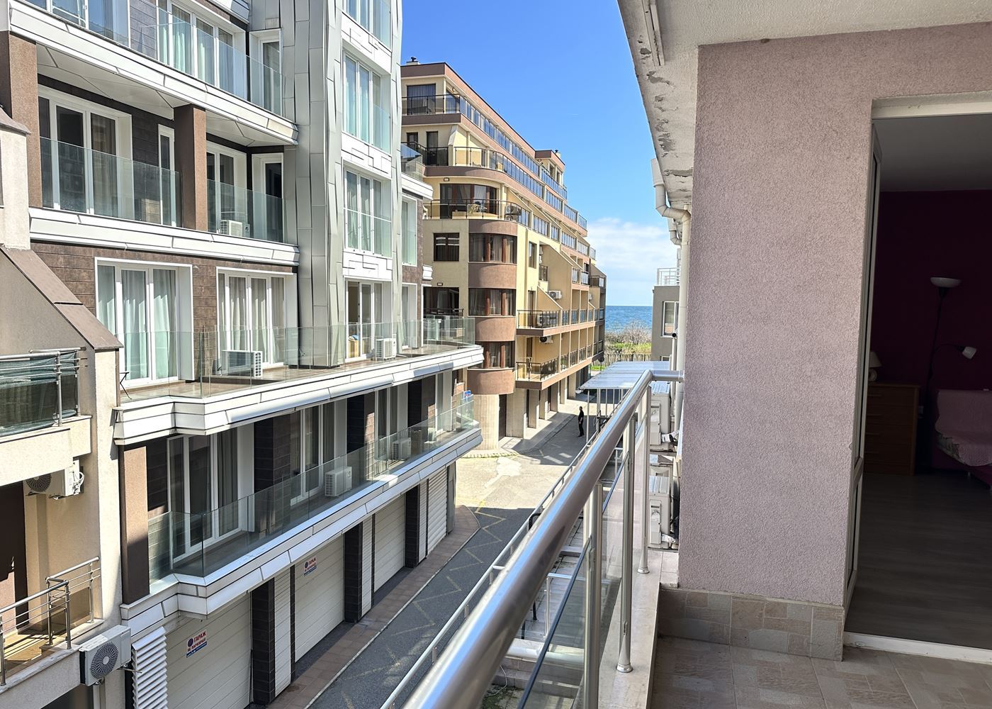 Квартира с одной спальней в 100 м от пляжа в Поморие – комфорт, удобство и вид на море