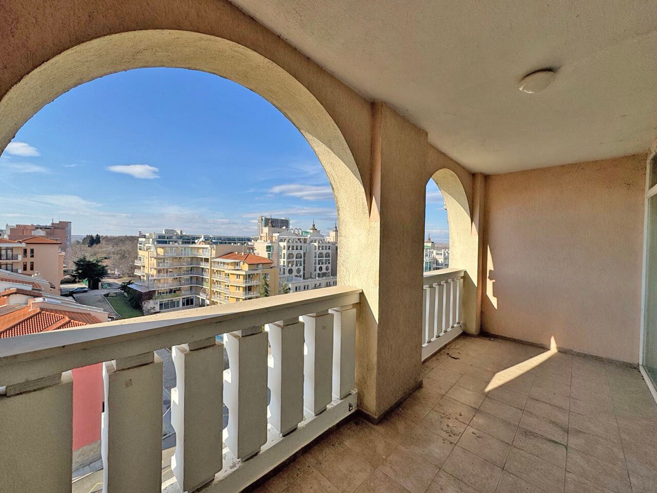 Эксклюзивный апартамент с одной спальней на первой линии в Помории – роскошь, престиж и инвестиция с мгновенной доходностью