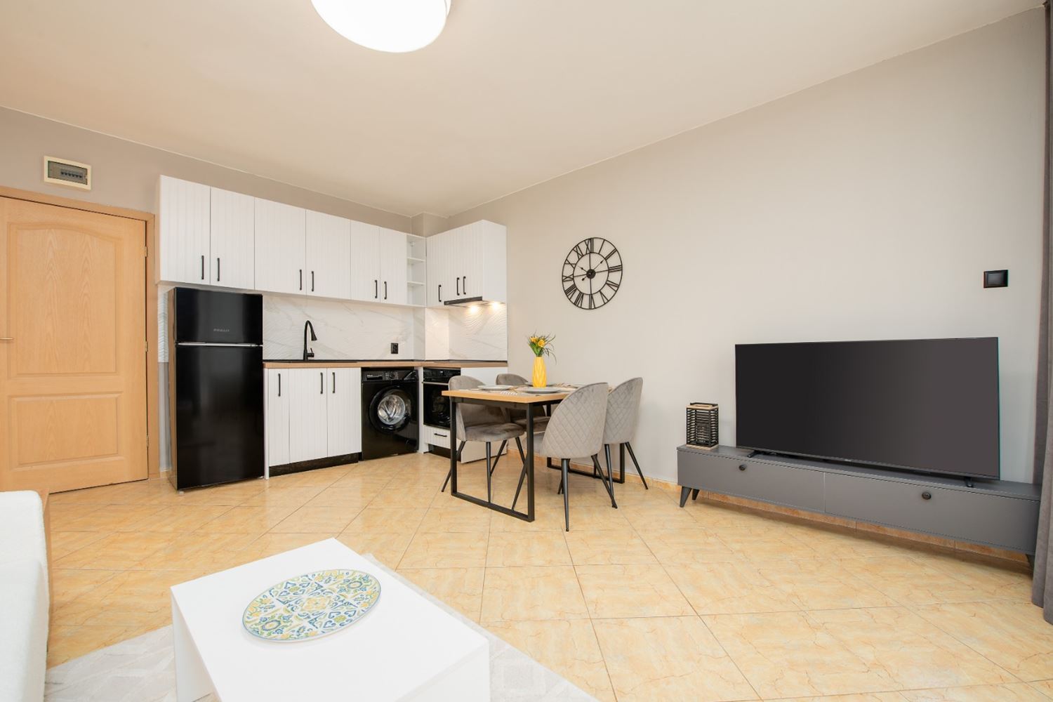 Стильно отремонтированная квартира с двумя спальнями в ухоженном комплексе в Солнечном Береге – комфорт, спокойствие и отличное расположение