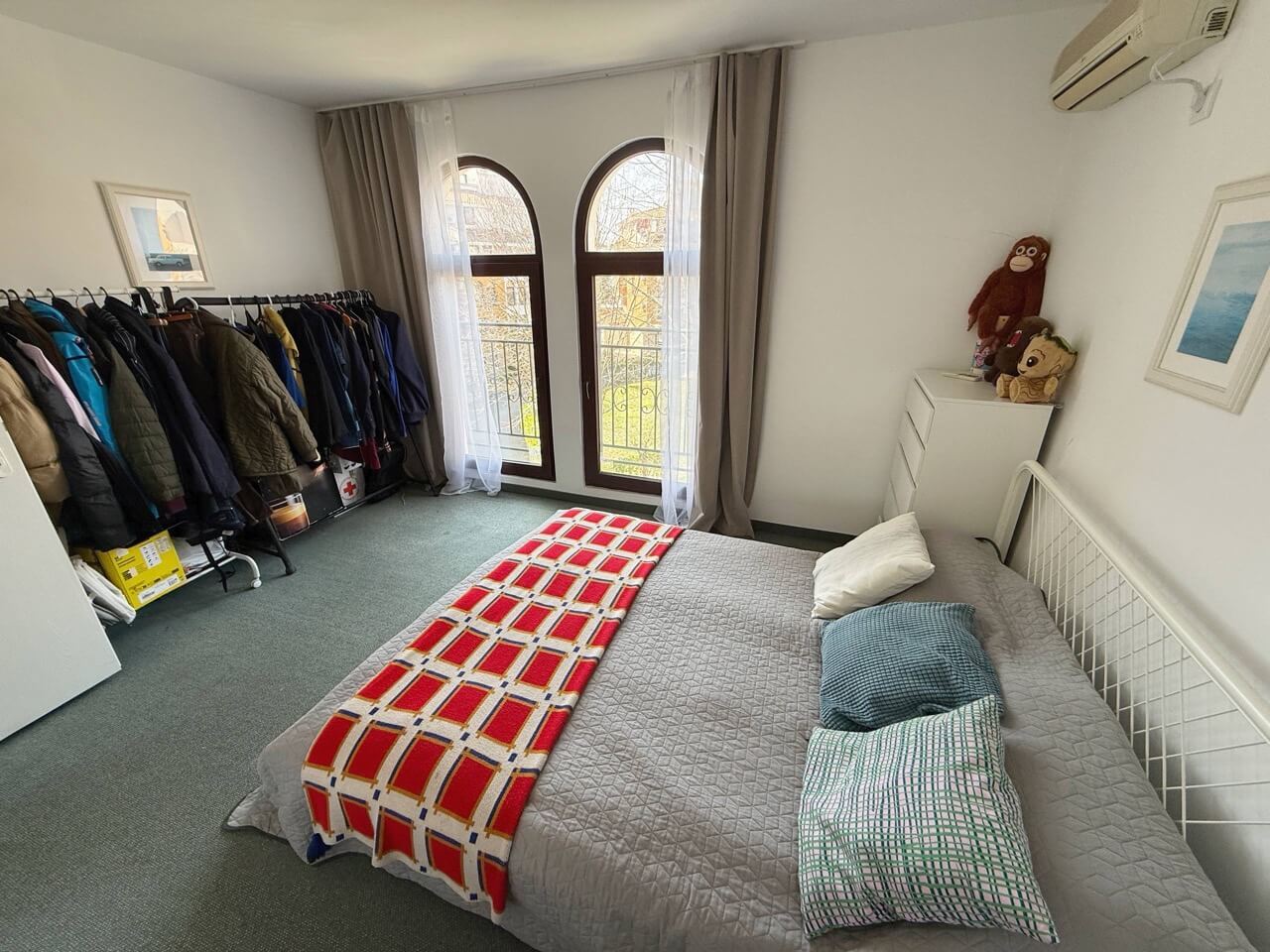 Просторная квартира с двумя спальнями на первой линии моря в Ахелое – комфорт, роскошь и уют для всей семьи