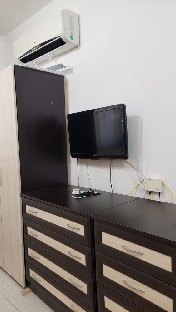 Обзаведенная студия в Старом городе Поморие – в 100 м от моря, с большой застекленной террасой и отличной локацией