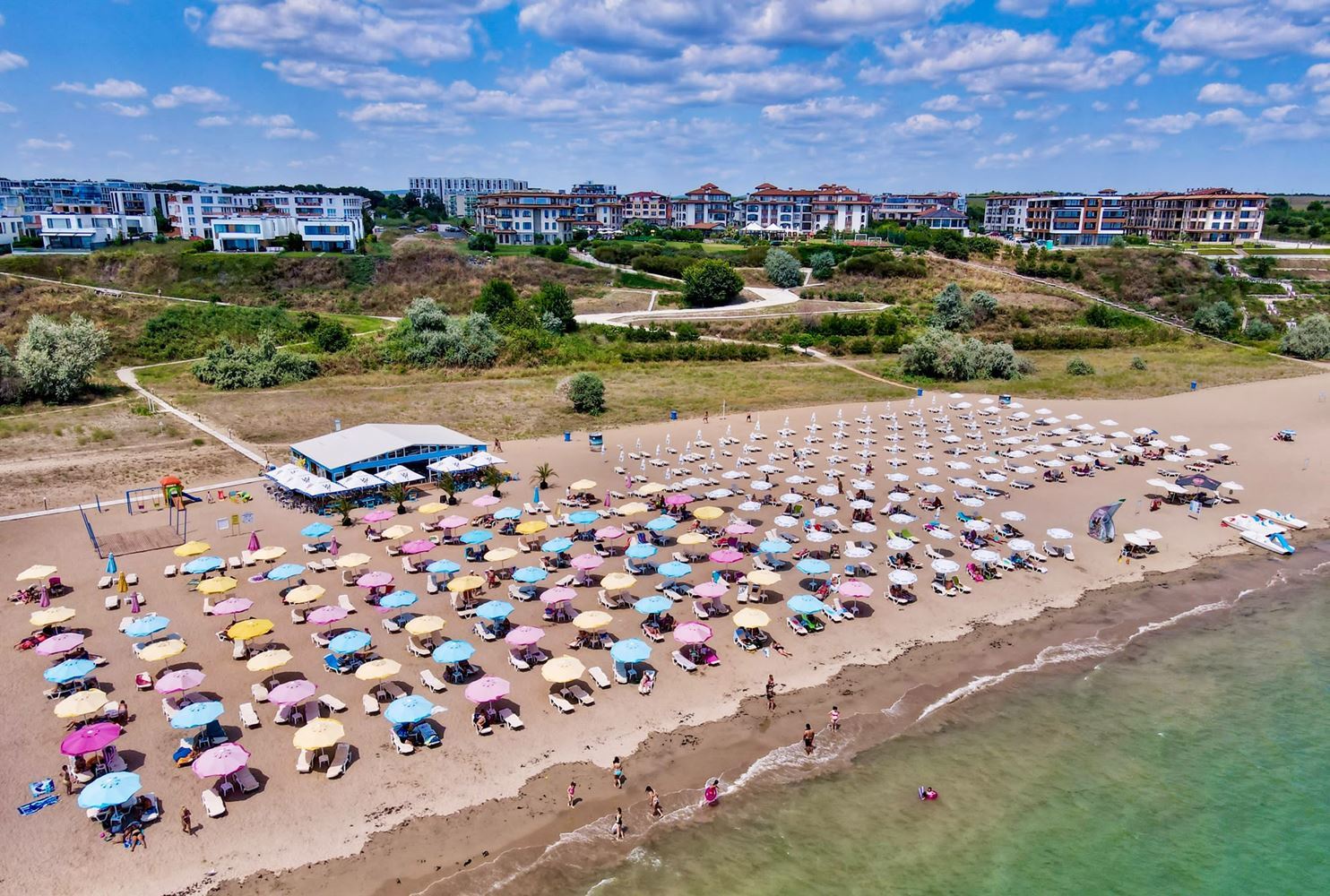 Апартамент с собственным двориком в 100 м от моря в Сарафово – новое строительство, перед Актом 15