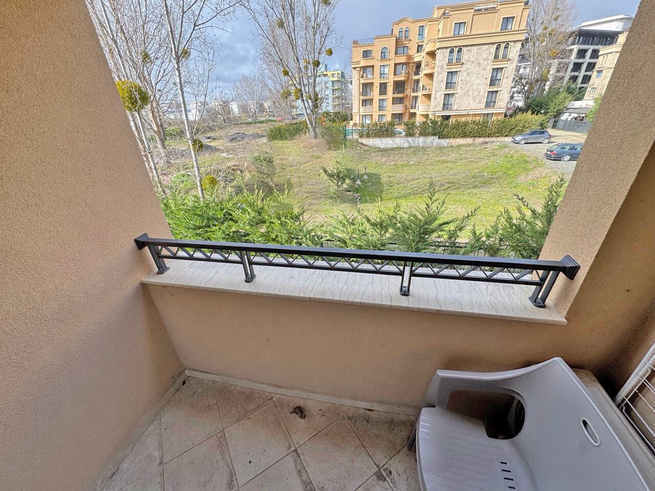 Светлая студия в люксовом комплексе – прекрасный уют у бассейна