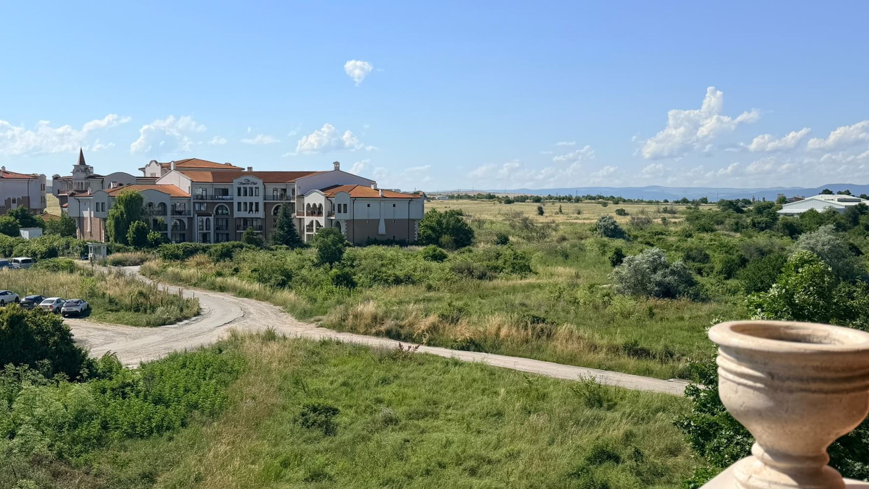 Двухкомнатная квартира с панорамным видом, в шаге от моря в Равде