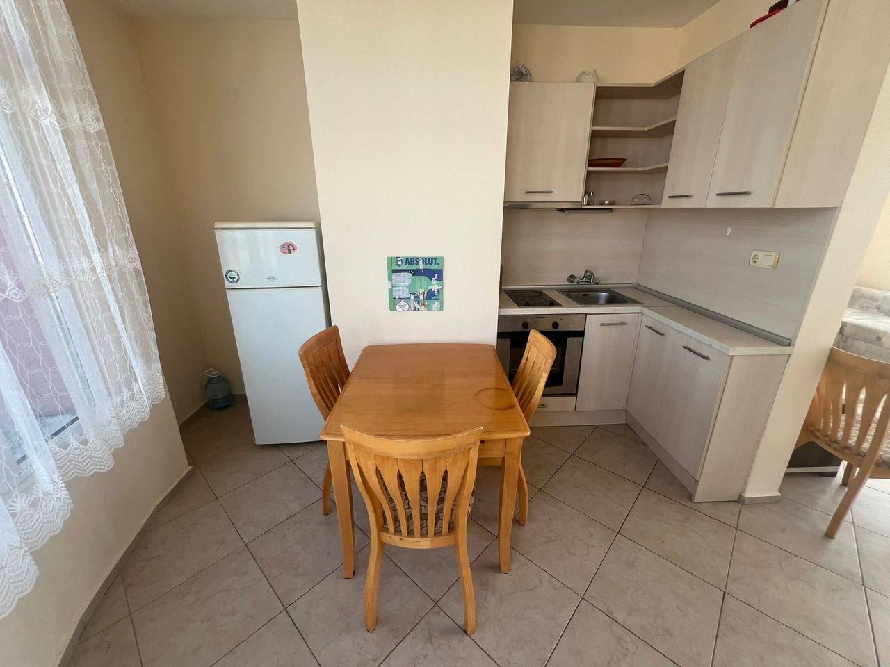 Просторная квартира с одной спальней в Солнечном Береге – комфорт и пространство в ухоженном комплексе