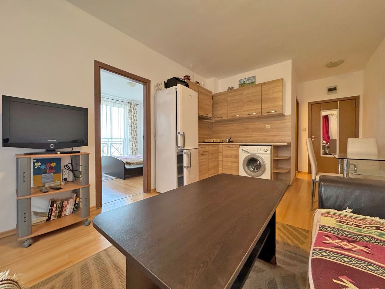 Функциональная трёхкомнатная квартира на первом этаже в современном комплексе в районе Солнечного Берега