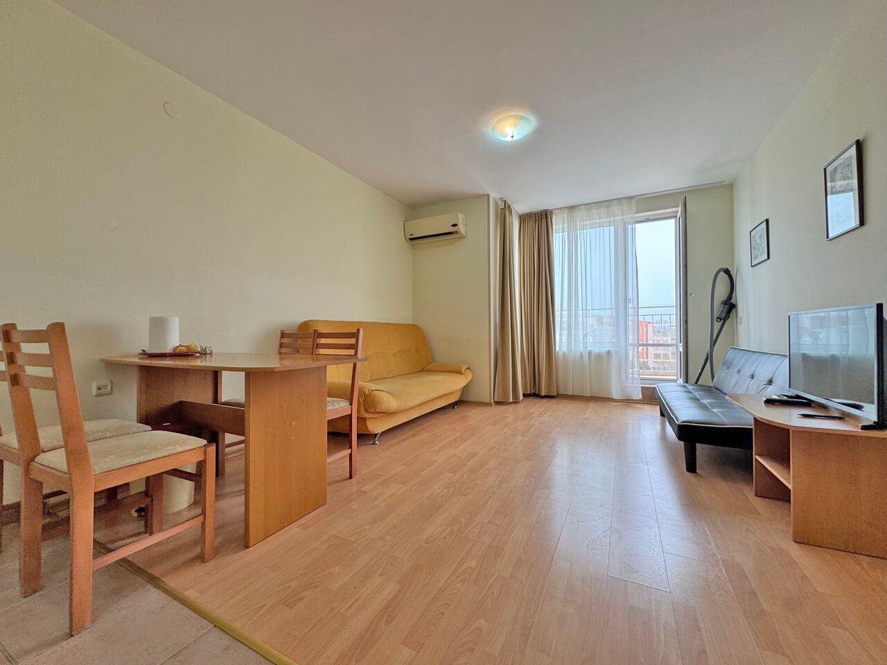  Просторная квартира с одной спальней с видом на бассейн в Солнечном Береге