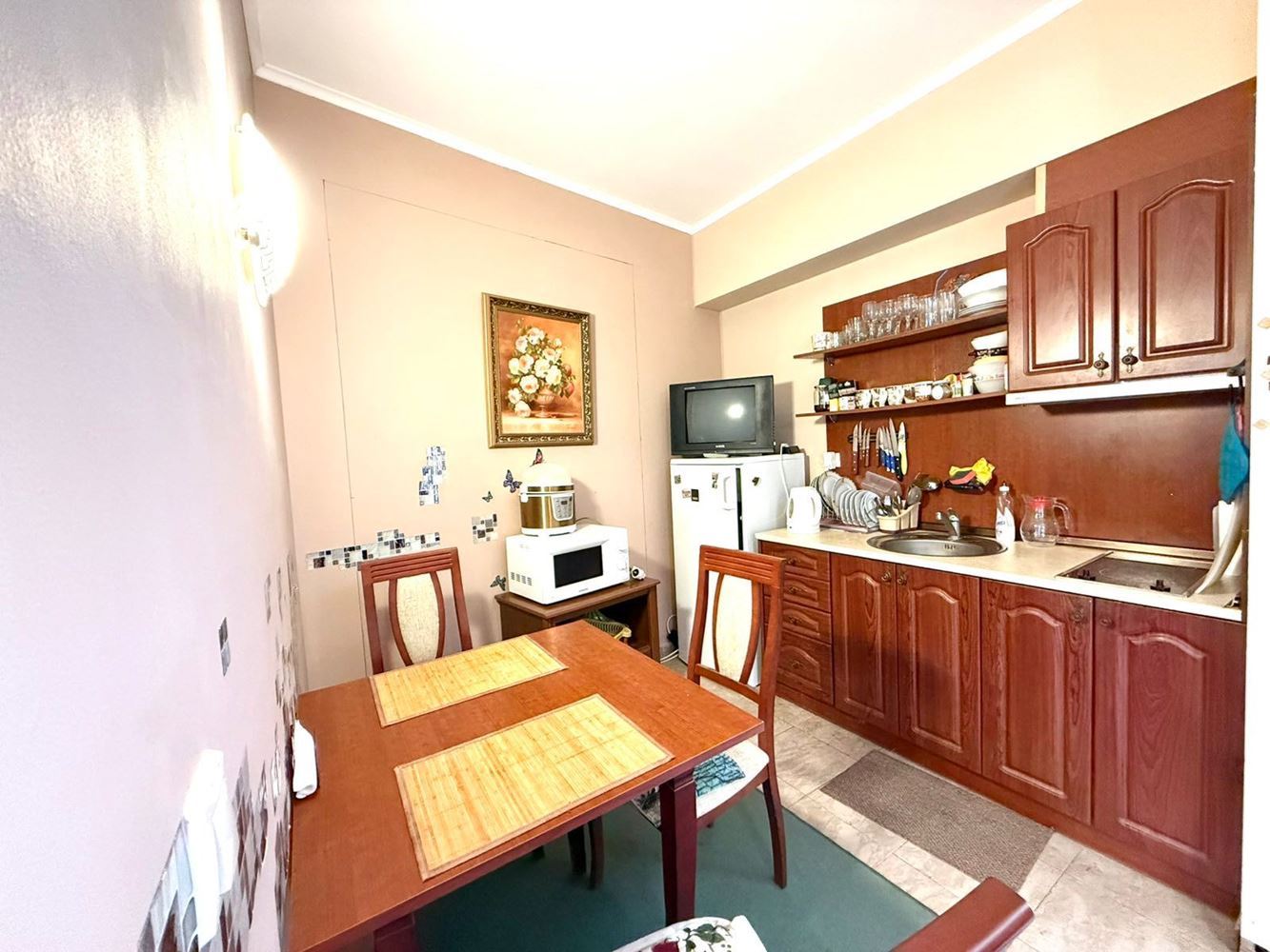 Роскошная двухкомнатная квартира с панорамным видом на море в Помории