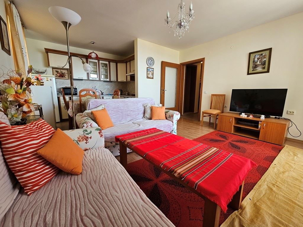 Свети Влас, первая линия моря – панорамная квартира с одной спальней с видом на море из каждой комнаты