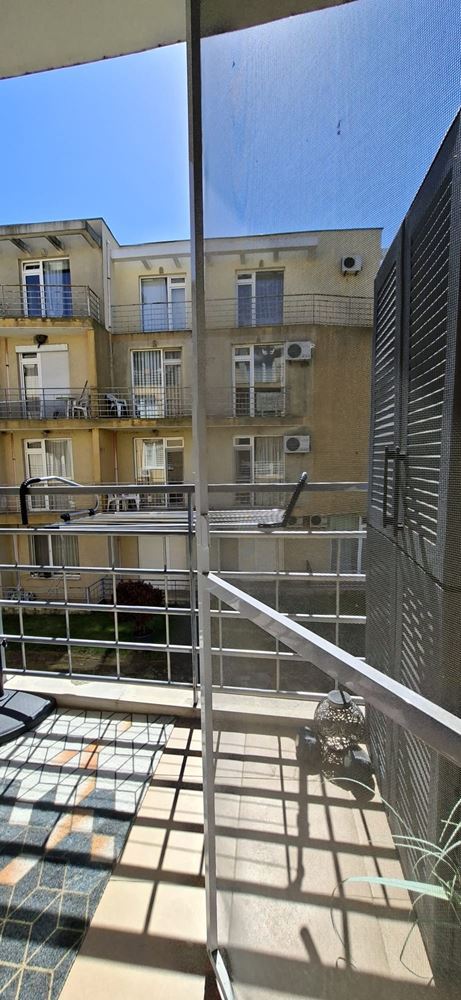 Просторная и светлая квартира с одной спальней в ухоженном комплексе рядом с Солнечным Берегом