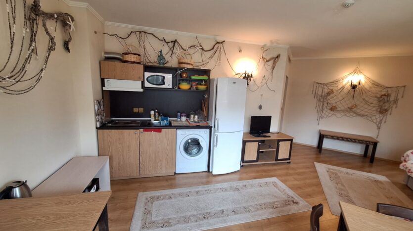 Двухкомнатная квартира на первой линии в Елените с панорамным видом на море и отличным инвестиционным потенциалом