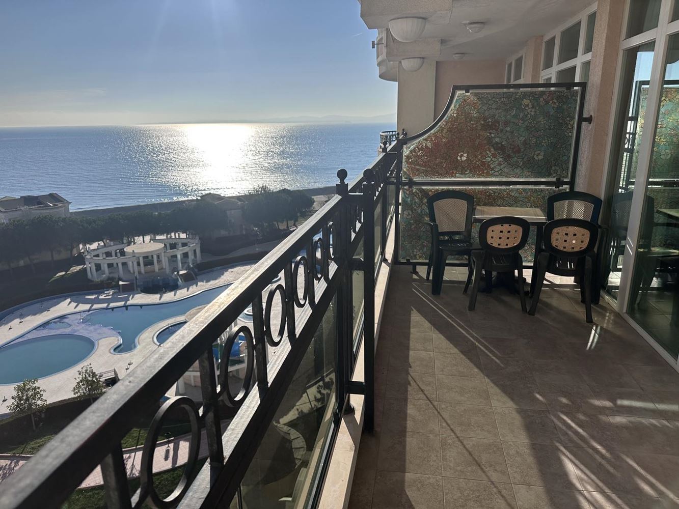 Апартамент с двумя спальнями в Поморие с фронтальным видом на море – роскошная жизнь на первой линии