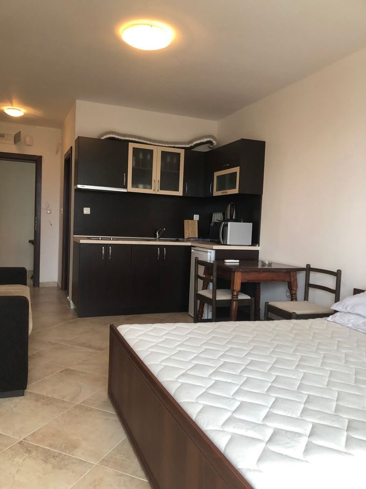 Меблированная студия в Равде, всего в нескольких шагах от Южного пляжа – без таксы обслуживания!