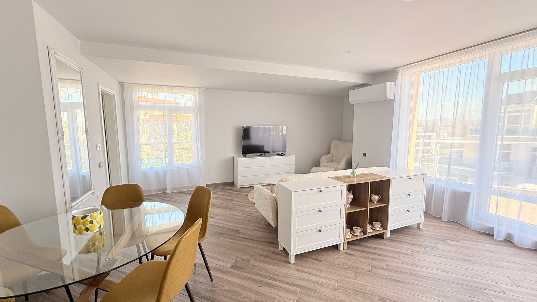 Роскошная квартира с тремя спальнями на первой линии в Равде – простор, престиж и впечатляющая морская панорама