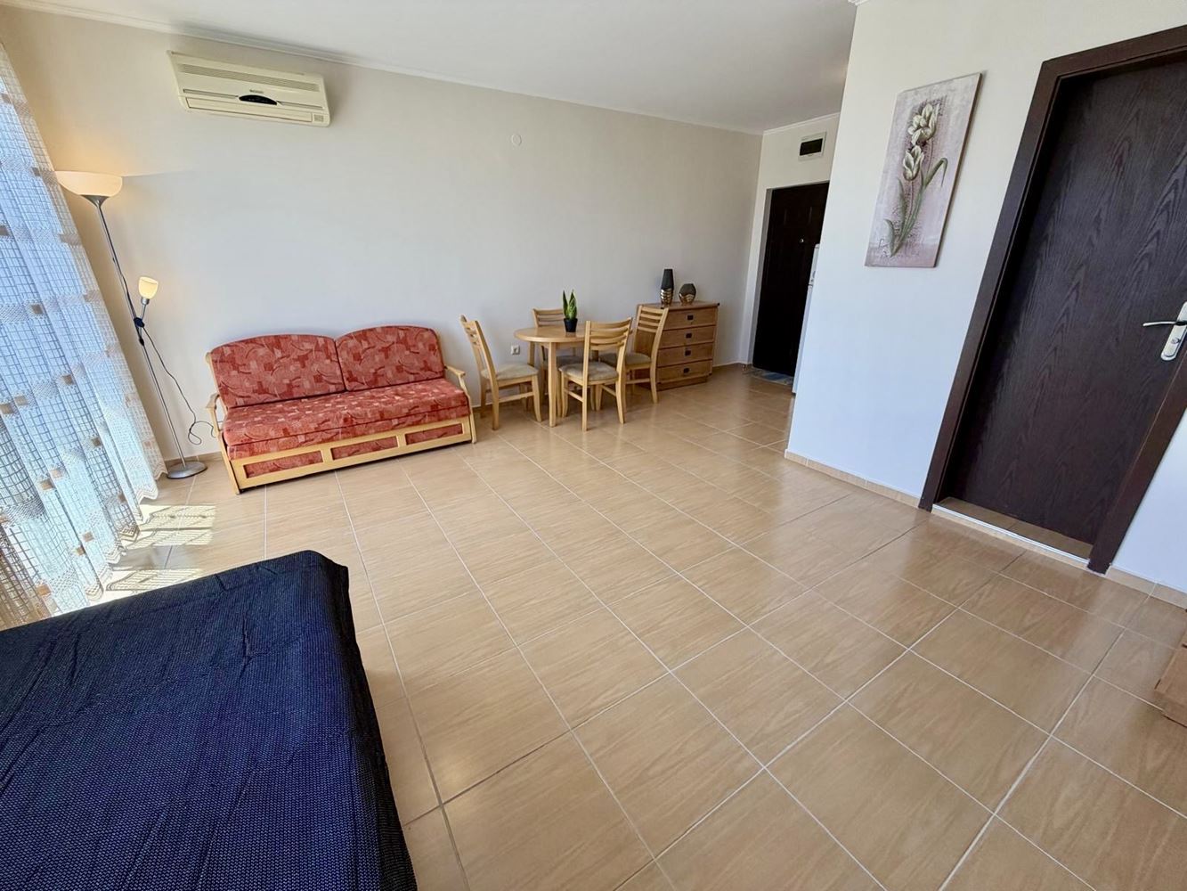 Панорамная студия с впечатляющим видом на море в Несебре – готова к заселению