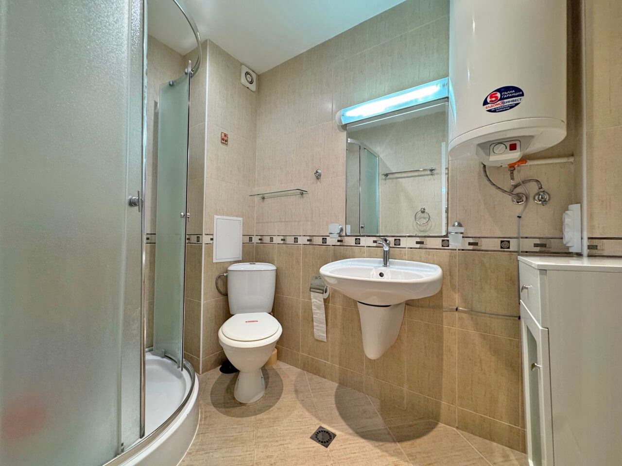 Уют и практичность – двухкомнатная квартира (с одной спальней) в комплексе на Солнечном берегу