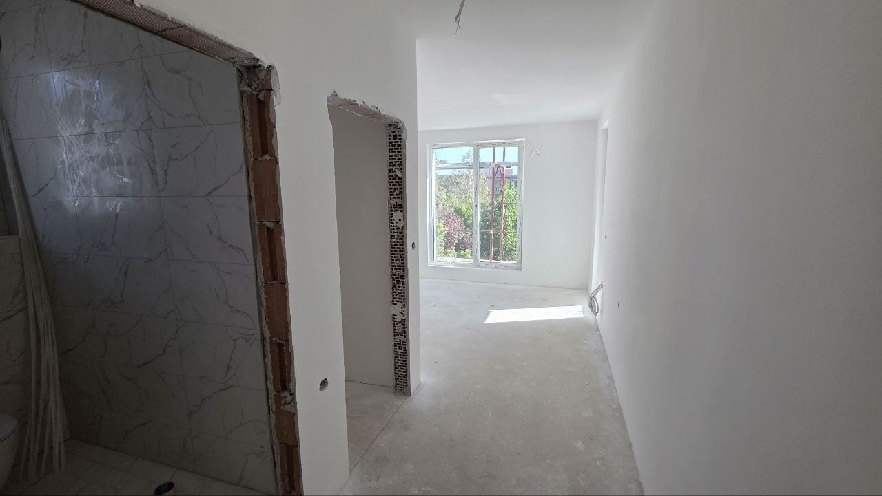 Современная студия в новом здании – отличное расположение и без платы за обслуживание