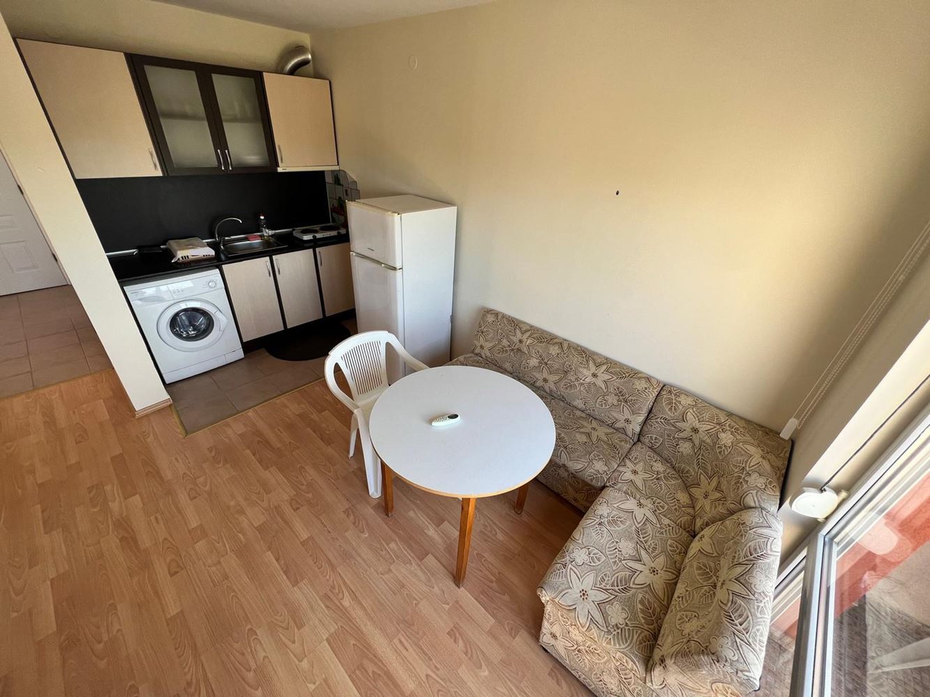 Просторная и полностью меблированная студия в Солнечном Берегу – готова к проживанию или инвестиции