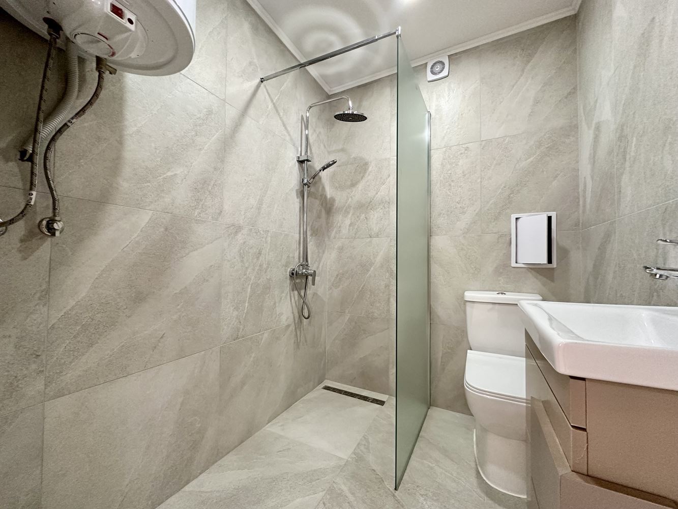 Уютная квартира с одной спальней с видом на бассейн и зелёные зоны в Солнечном Береге – готова к использованию