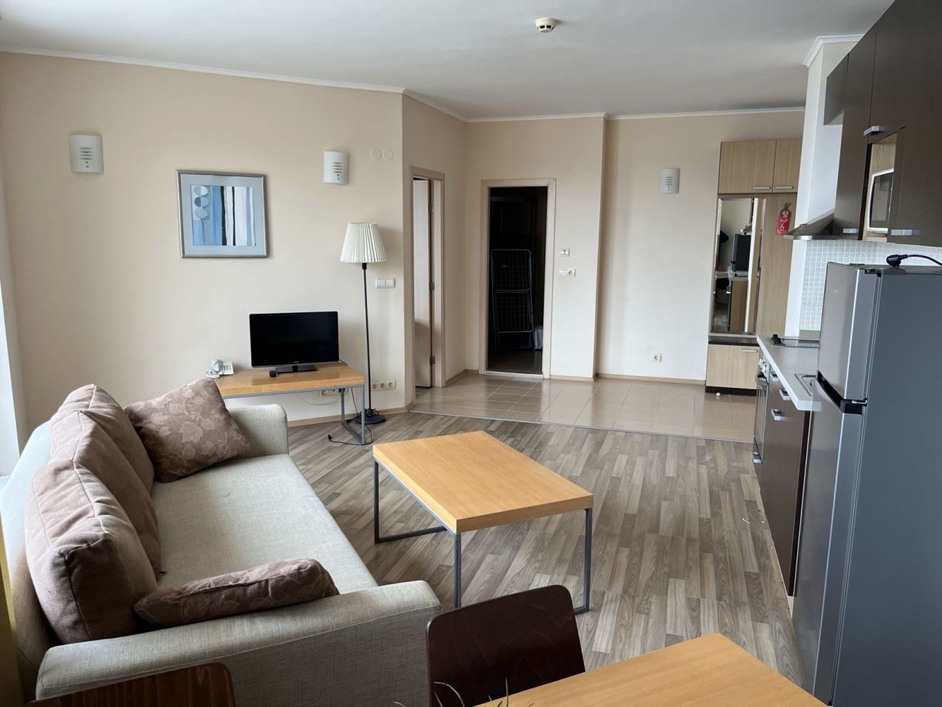 Обзор – меблированная квартира с одной спальней на первой линии с панорамным видом на море