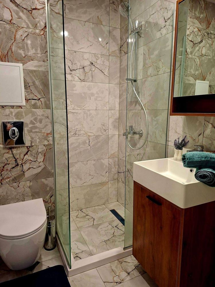 Стильная двухкомнатная квартира с низкой таксой обслуживания в Солнечном Береге – комфорт, безопасность и отличная инвестиция у моря