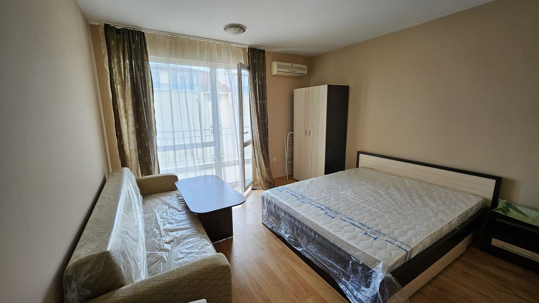 Полностью меблированная студия в Равде без обслуживания – всего в 200 метрах от моря