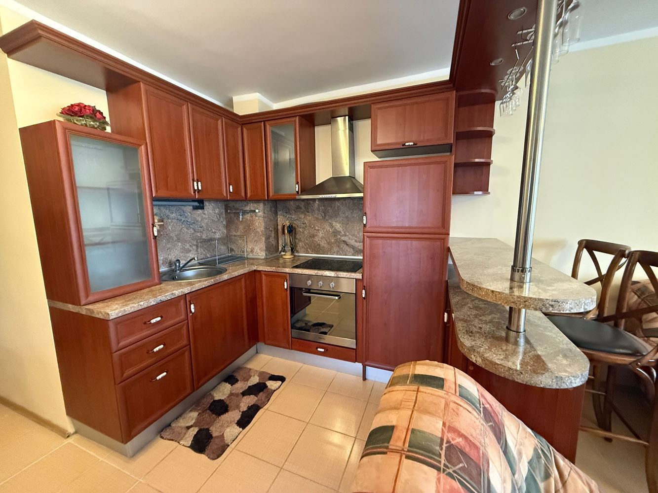 Просторная трехкомнатная квартира в Солнечном Береге – комфорт, природа и низкая такса обслуживания