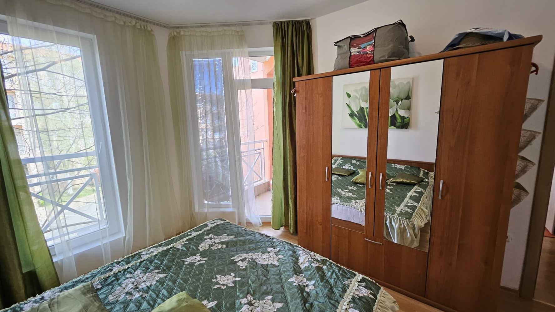 Современная квартира с одной спальней в закрытом комплексе с бассейнами и водными аттракционами в районе Солнечного берега