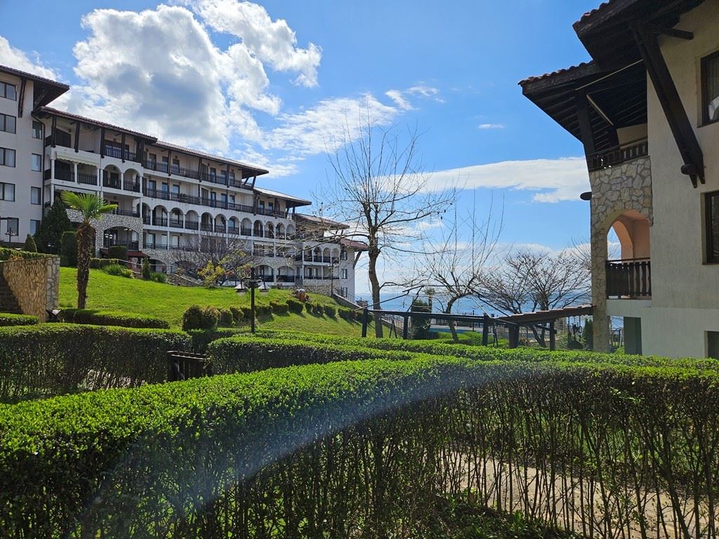 Роскошь на первой линии – стильный апартамент с верандой, собственным садом и видом на море в Святом Власе