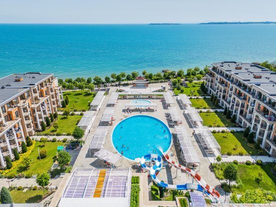 Студия на первой линии с видом на море в роскошном комплексе – полностью меблирована и готова к использованию